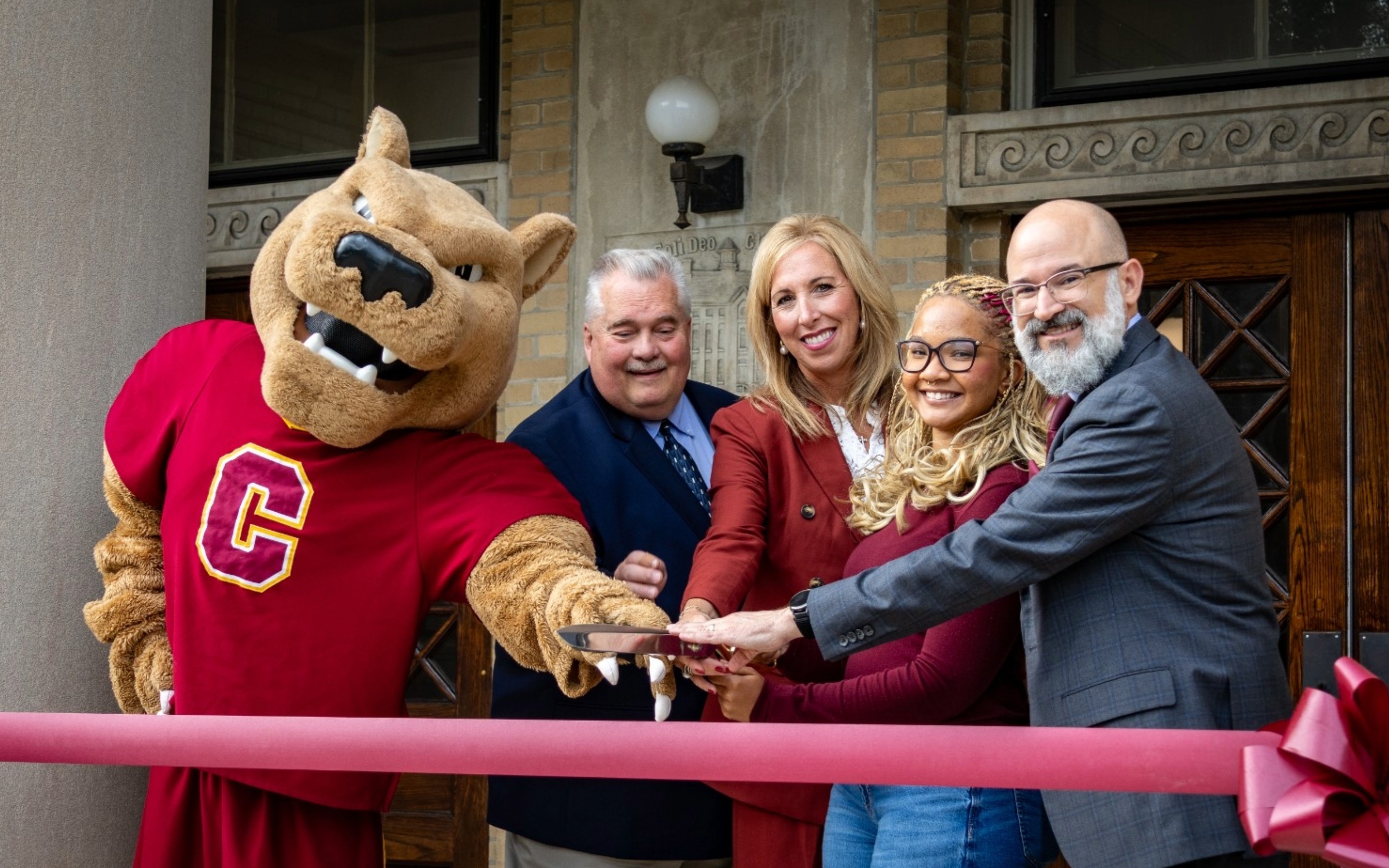 Welcome-Center-Ribbon-Cutting_09-18-26_20-700kb.jpeg